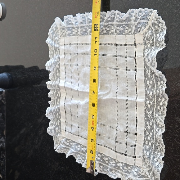 Handmade Antique Lace and Drawn-Thread Handkerchief - Picture 6 of 9
